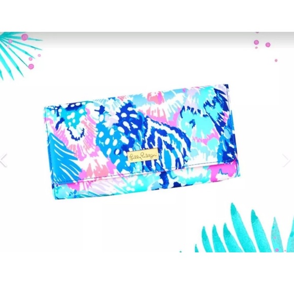 Lilly Pulitzer Travel Wallet Multi Quill Out - Picture 1 of 6